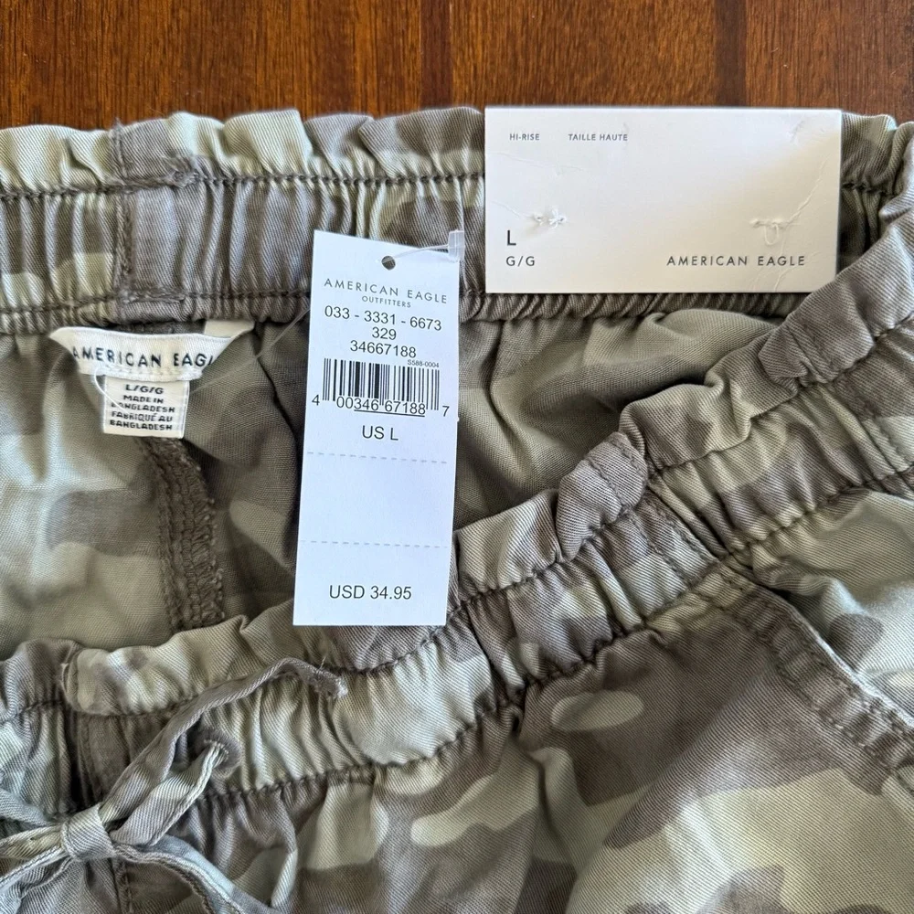 American Eagle Outfitters Green Camo Shorts - Large - Picture 3 of 5